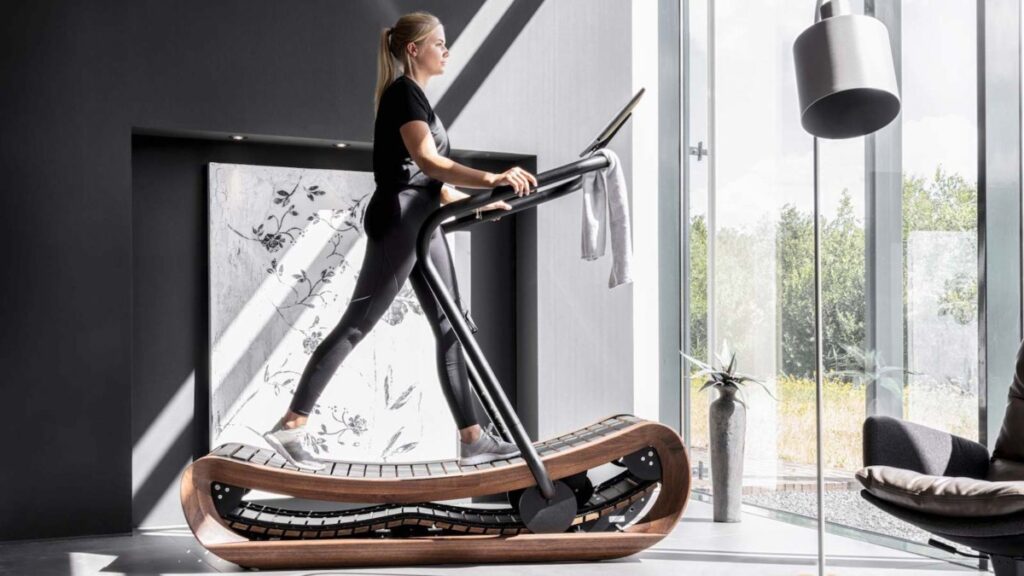The Advantages of Curved Treadmills